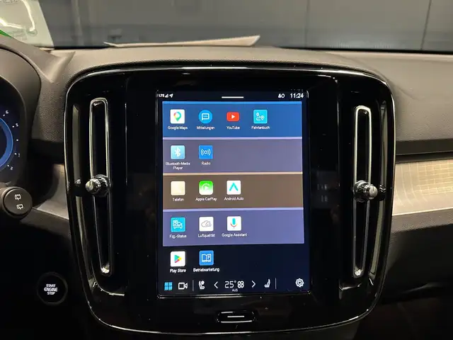 Volvo XC40 view 22