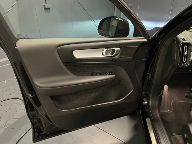Volvo XC40 view 13