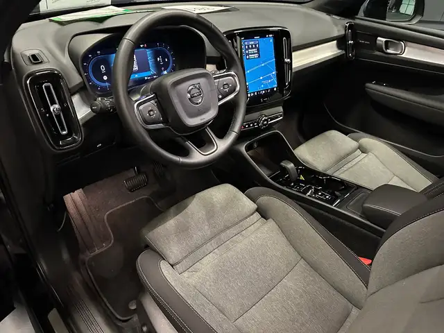 Volvo XC40 view 16