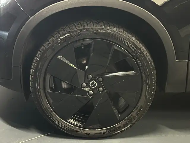 Volvo XC40 view 9