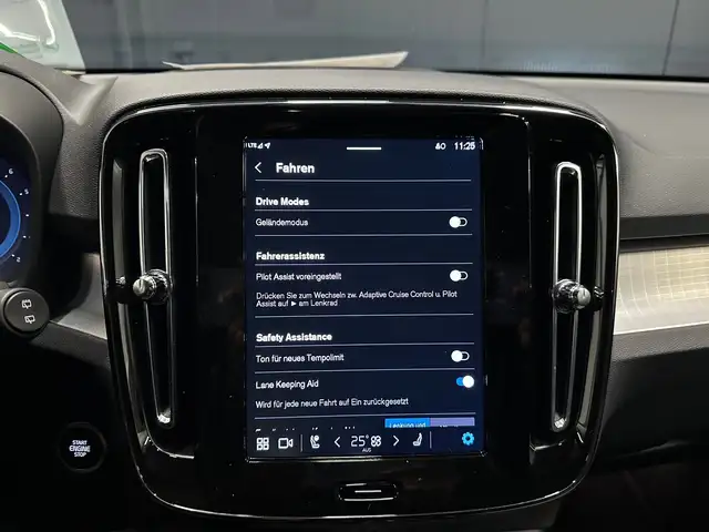 Volvo XC40 view 24