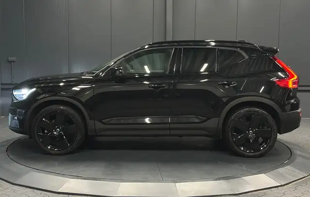Volvo XC40 view 2