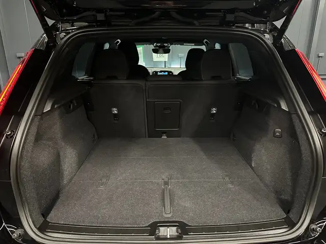 Volvo XC40 view 27