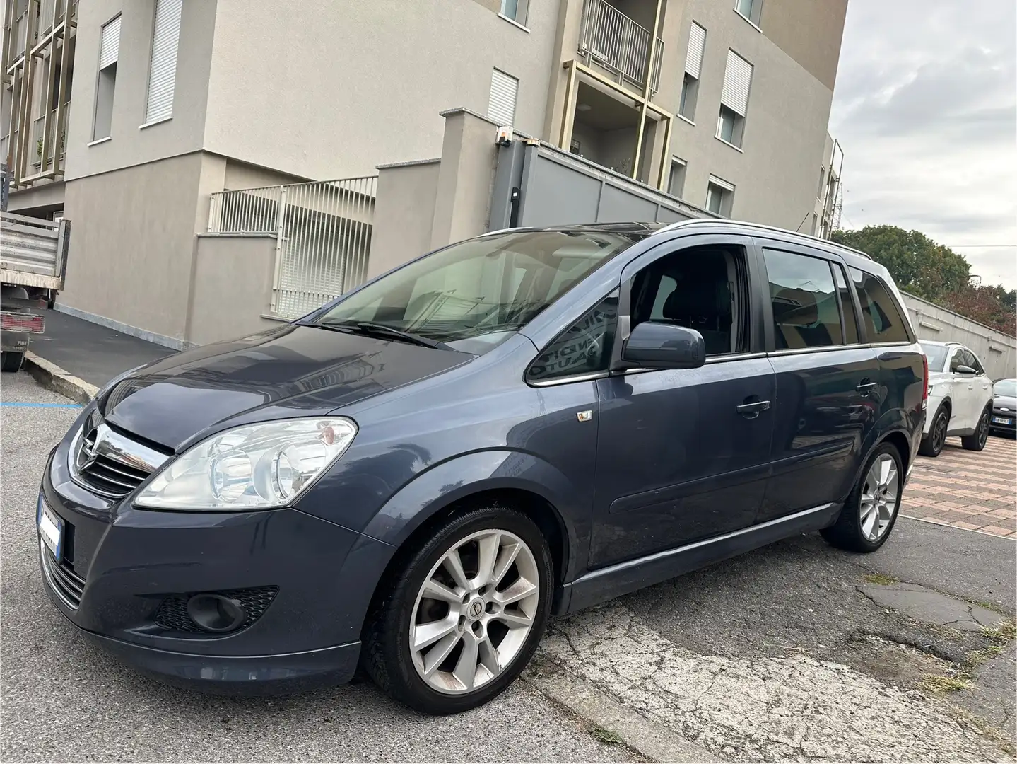 Opel Zafira 1.6 Cosmo 115cv - 7 posti - 1