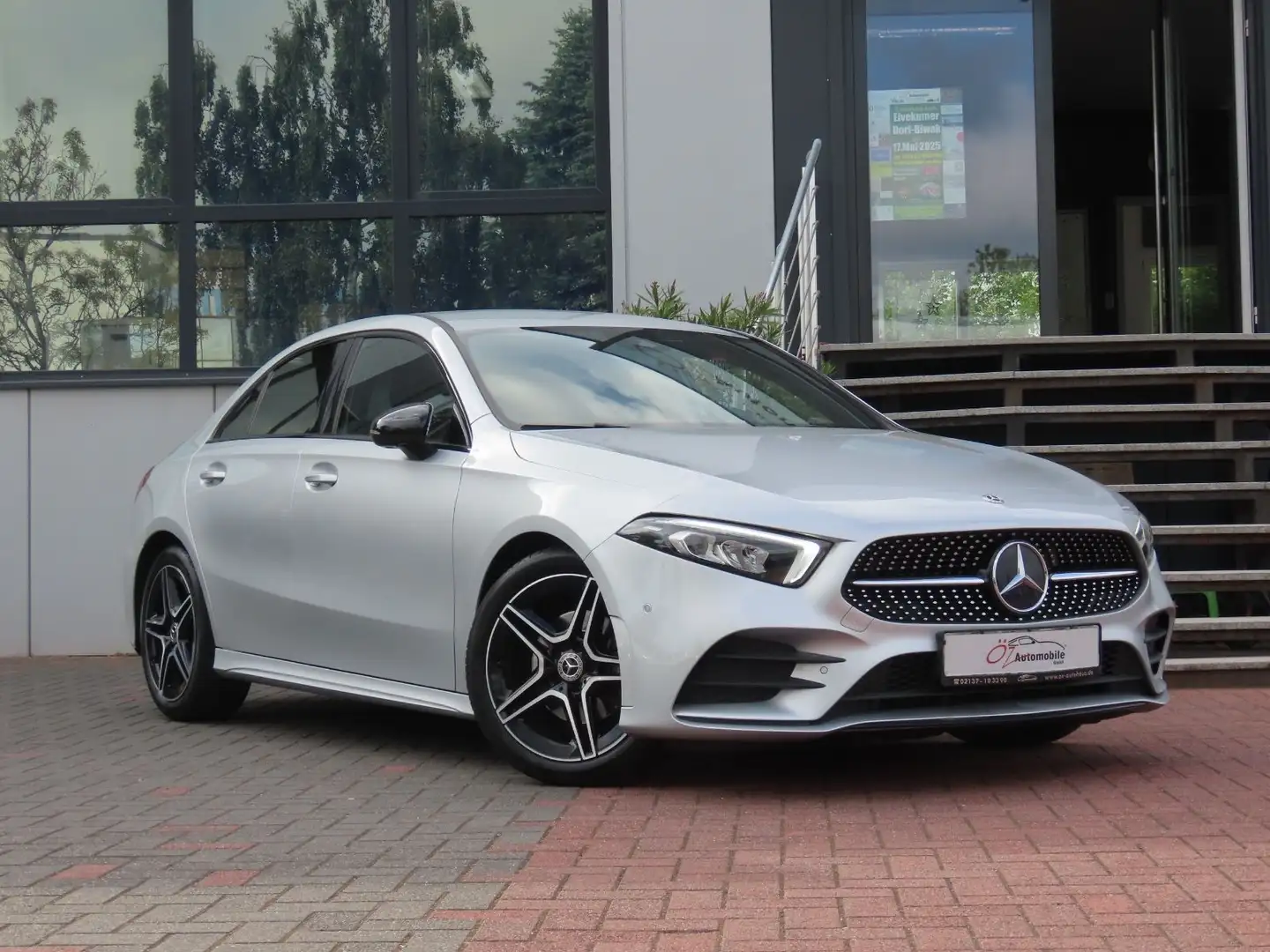 Mercedes-Benz A 180 d Autom. AMG-Line Night-Paket Argent - 1