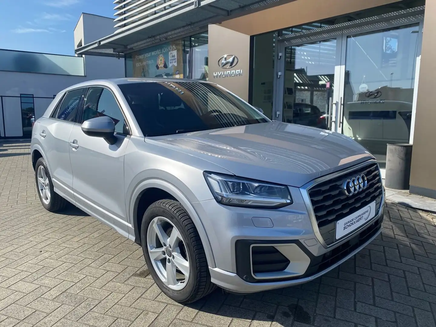 Audi Q2 35TFSi 1.5 benzine S-Tronic Prestige Silber - 1