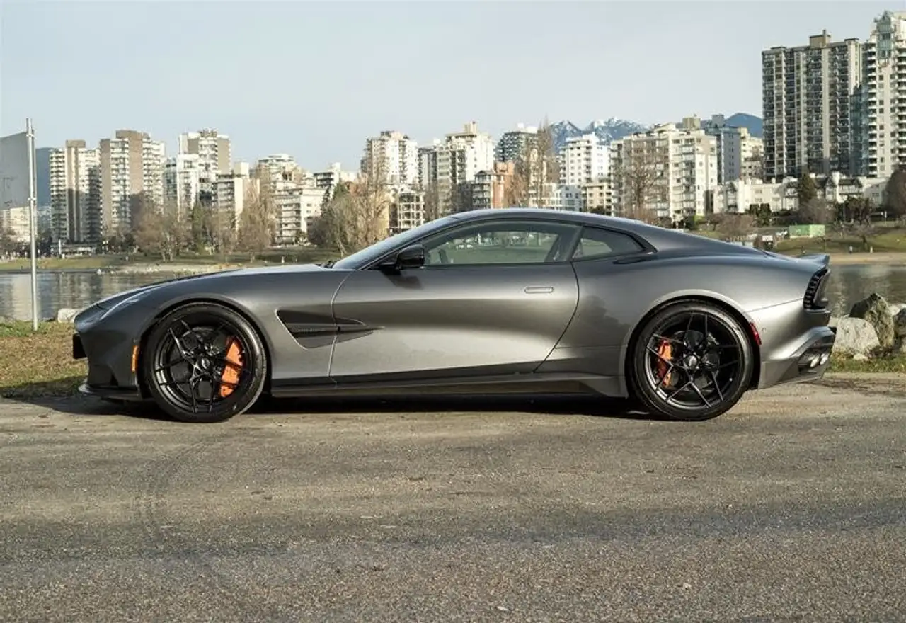 Aston Martin Vanquish снимка Aston Martin Vanquish