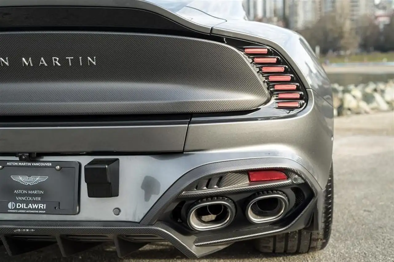 Aston Martin Vanquish снимка Aston Martin Vanquish