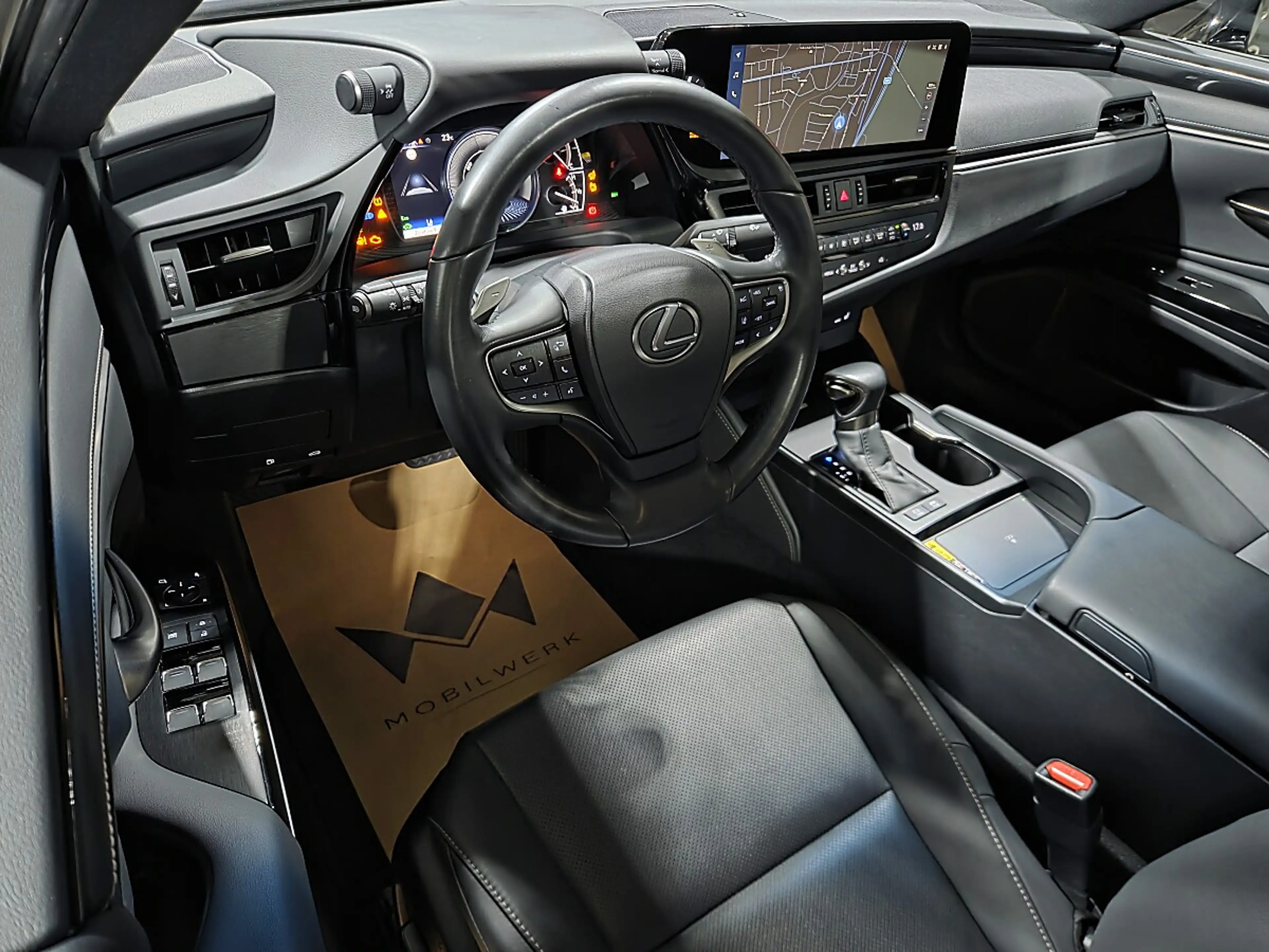 Lexus ES 300 h Business Line Aut. — photo 12