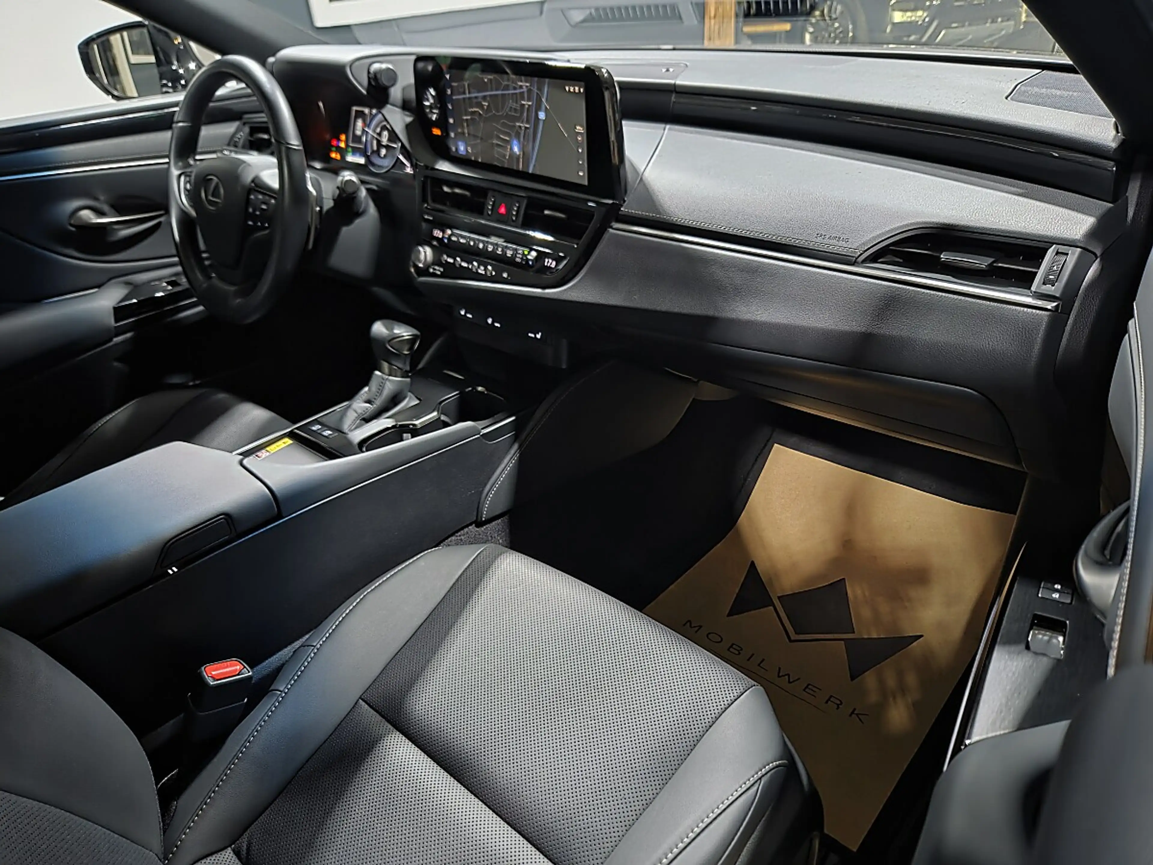 Lexus ES 300 h Business Line Aut. — photo 14
