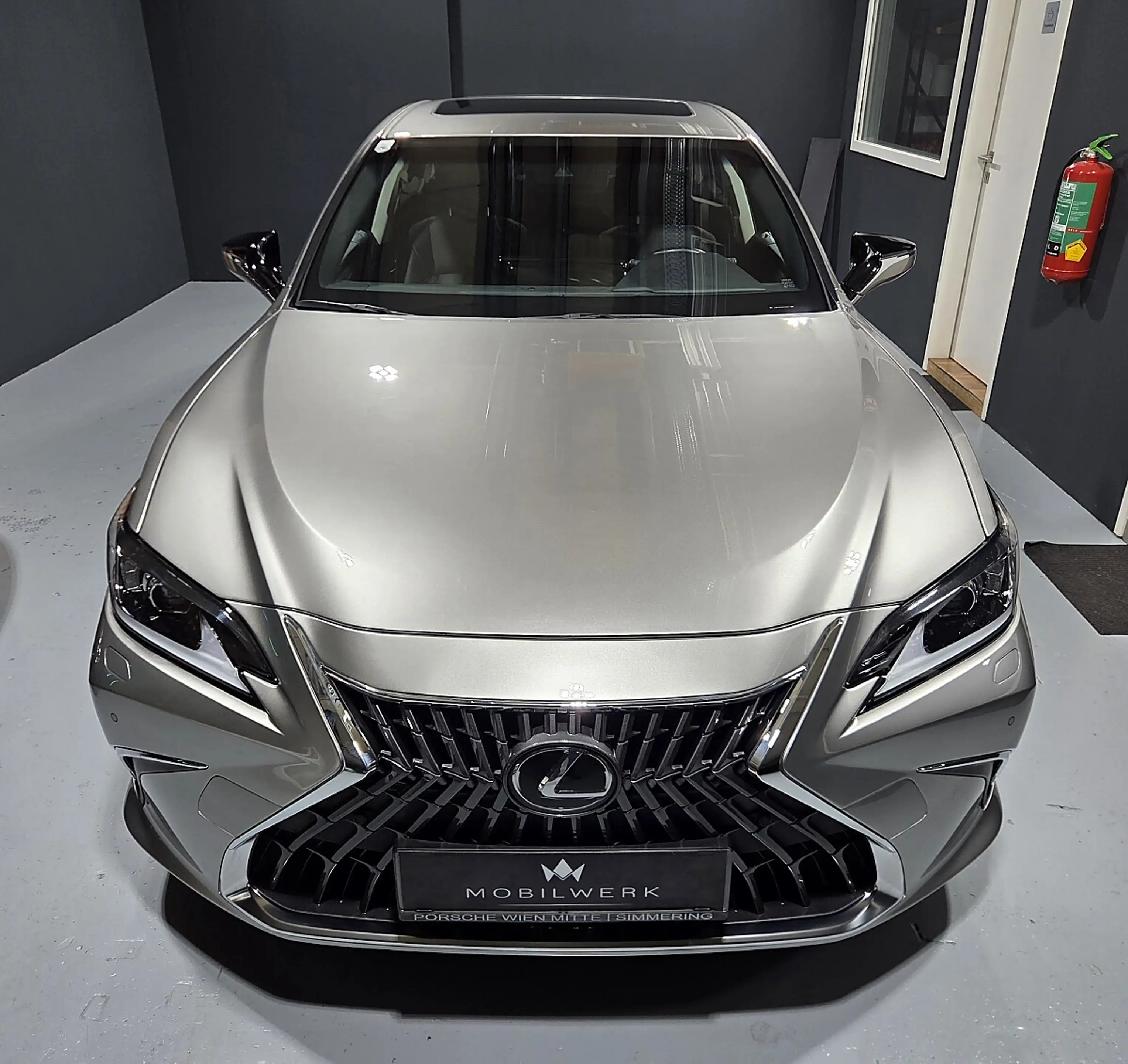 Lexus ES 300 h Business Line Aut. — photo 7