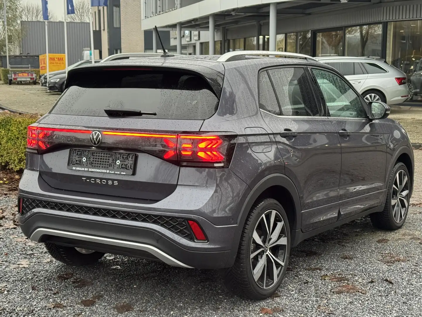 Volkswagen T-Cross 1.5 TSI 150pk DSG R-Line (Camera,Virtual,Keyless,I Grijs - 2