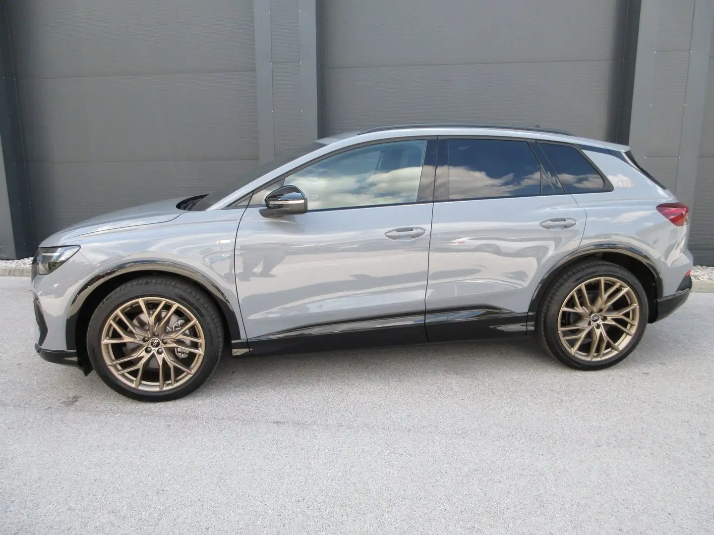 Audi Q4 e-tron Audi Q4 45 e-tron quattro Grau - 2