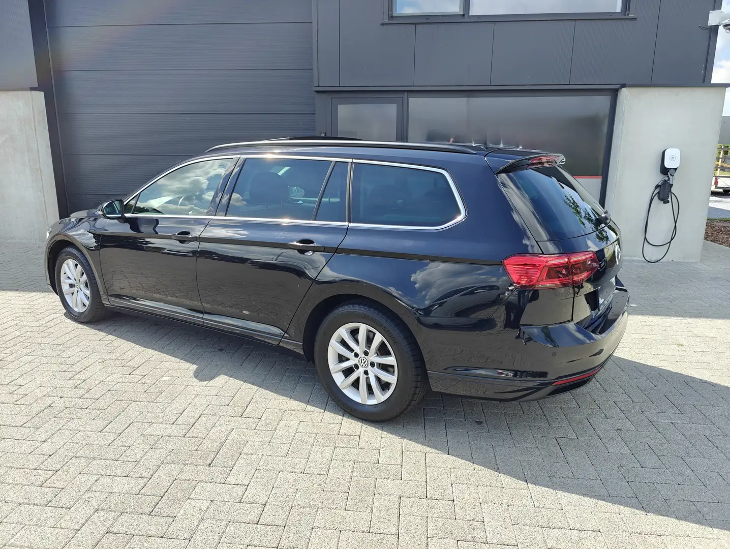 Volkswagen Passat Variant Passat Variant 1.5 TSI LED-PANO-AUTOMAAT-TREKHAAK Zwart - 2