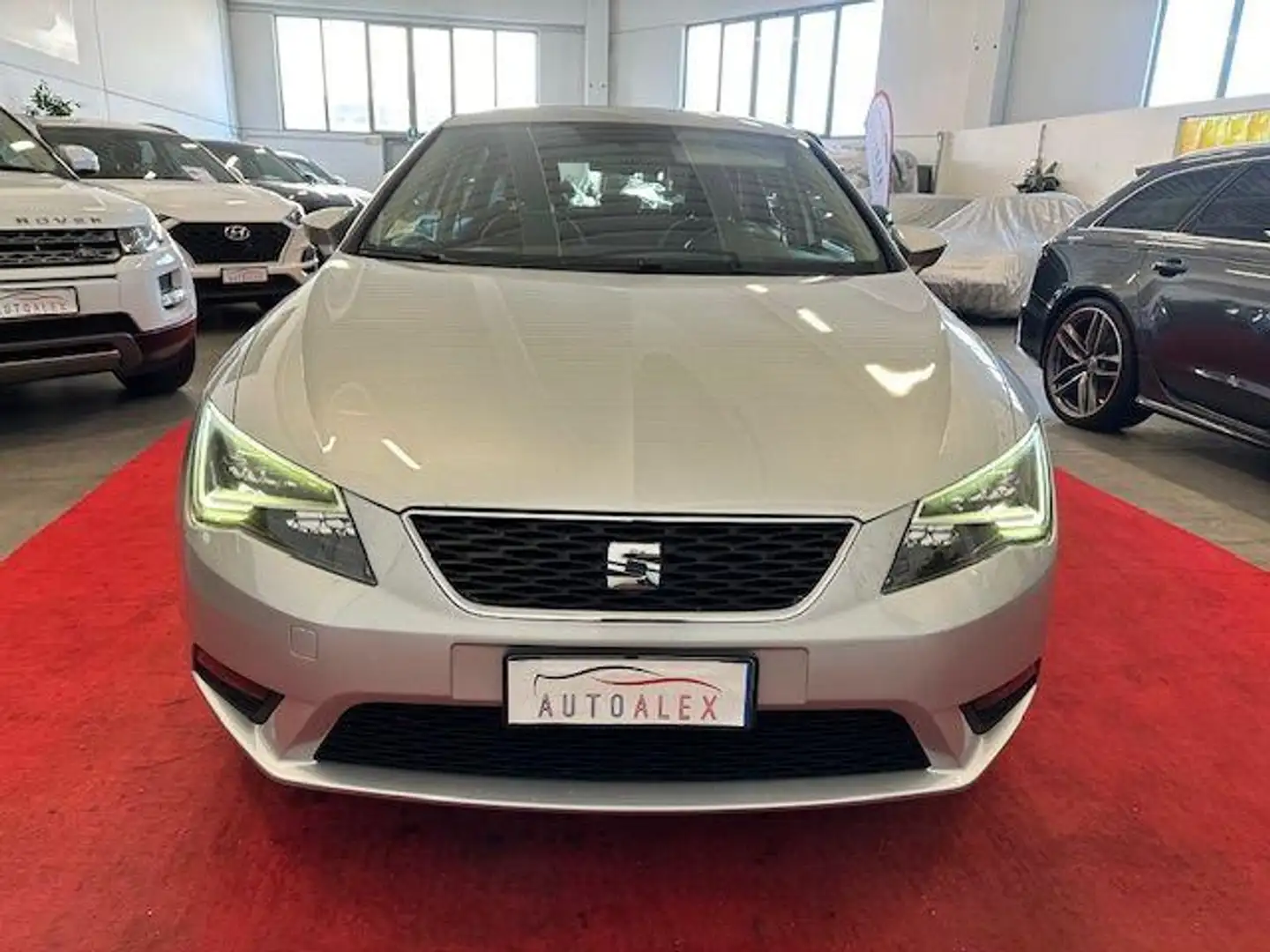 SEAT Leon 5p 1.4 tgi metanov 110cv NEOPATENTATI Plateado - 2