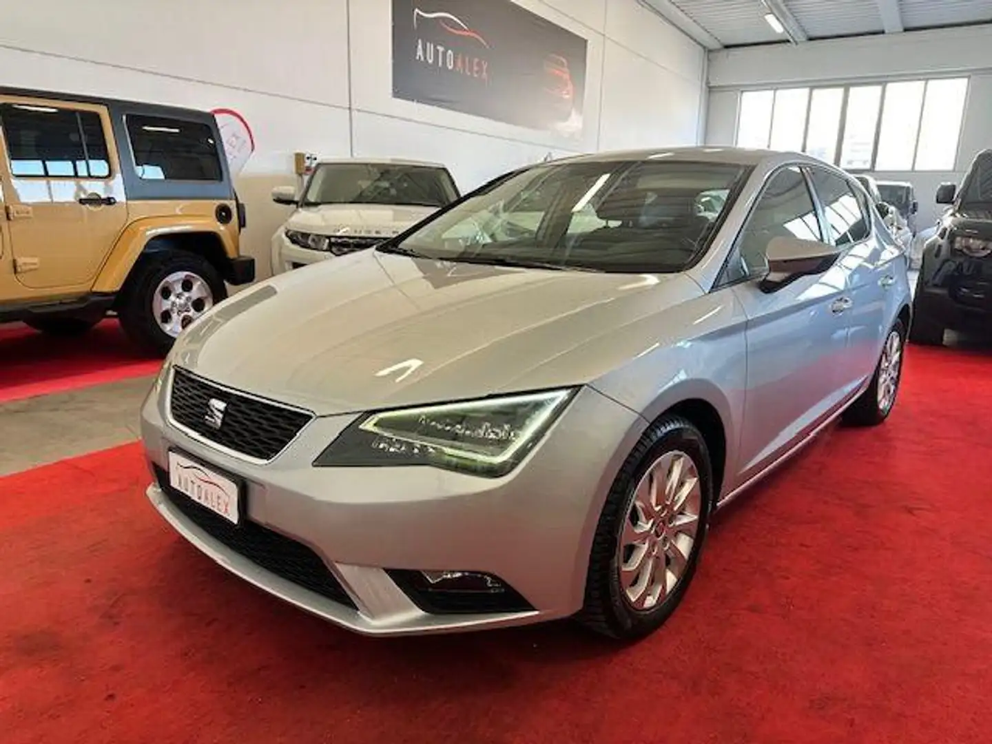 SEAT Leon 5p 1.4 tgi metanov 110cv NEOPATENTATI Plateado - 1
