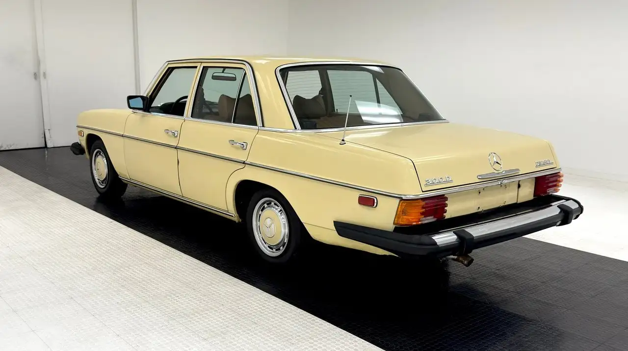 Mercedes-Benz 300D Sedan, foto 3