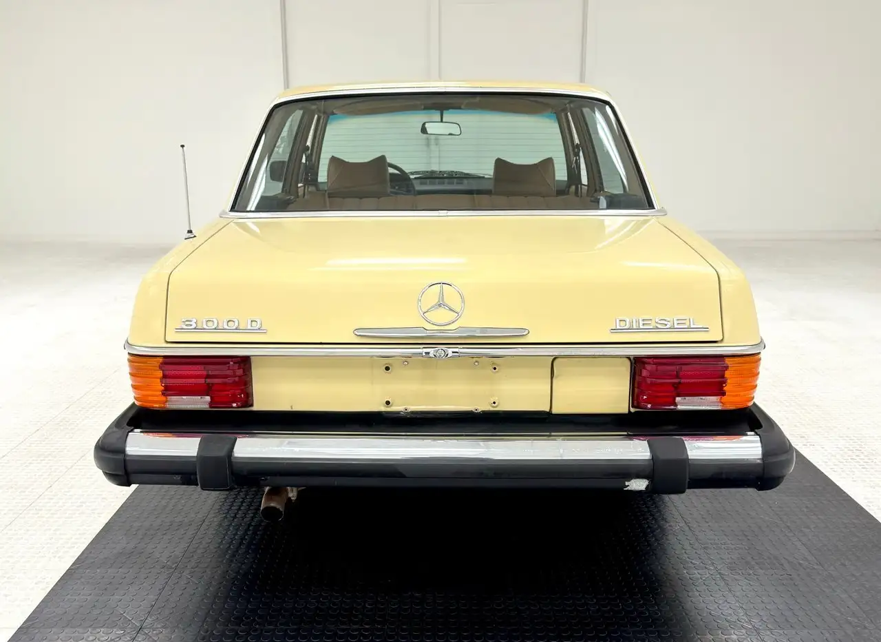 Mercedes-Benz 300D Sedan, foto 4