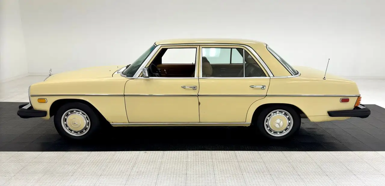 Mercedes-Benz 300D Sedan, foto 2