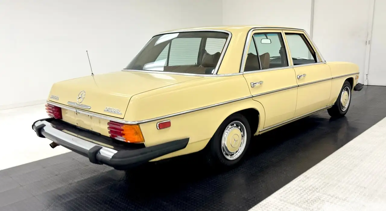 Mercedes-Benz 300D Sedan, foto 5