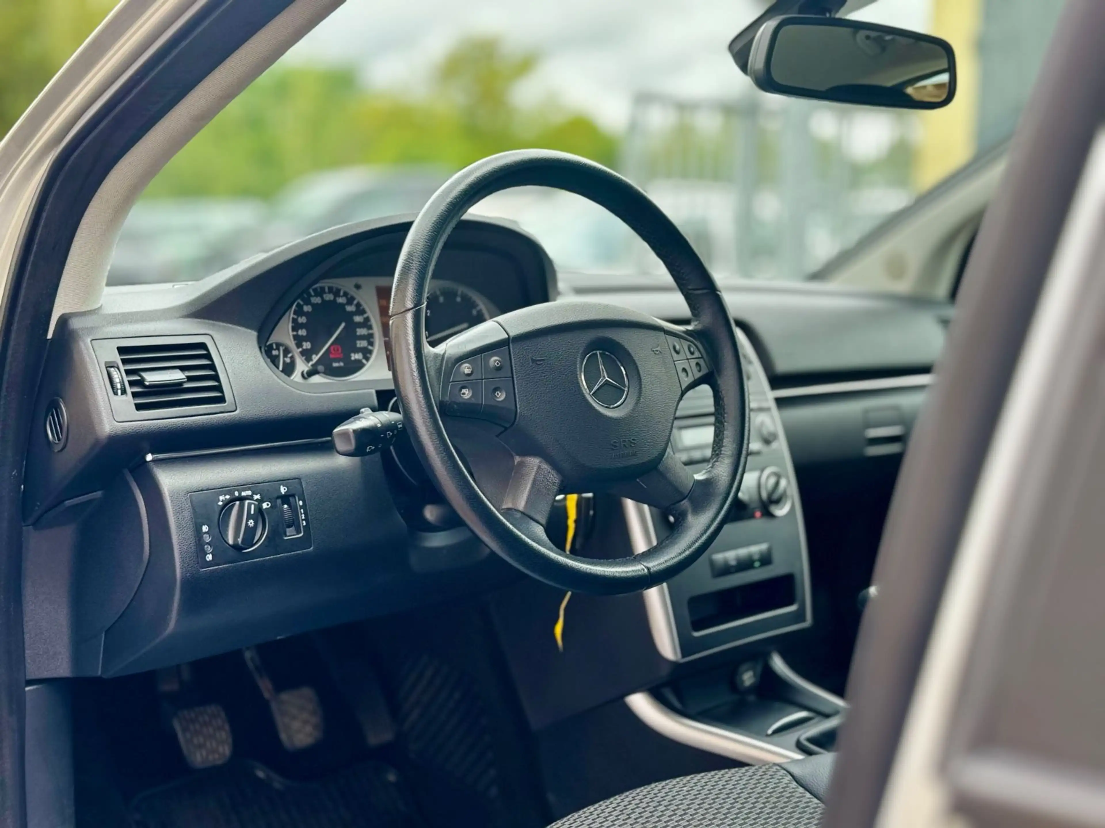 Mercedes-Benz B 180 /AHK/Park Assistent/Teilleder — photo 10