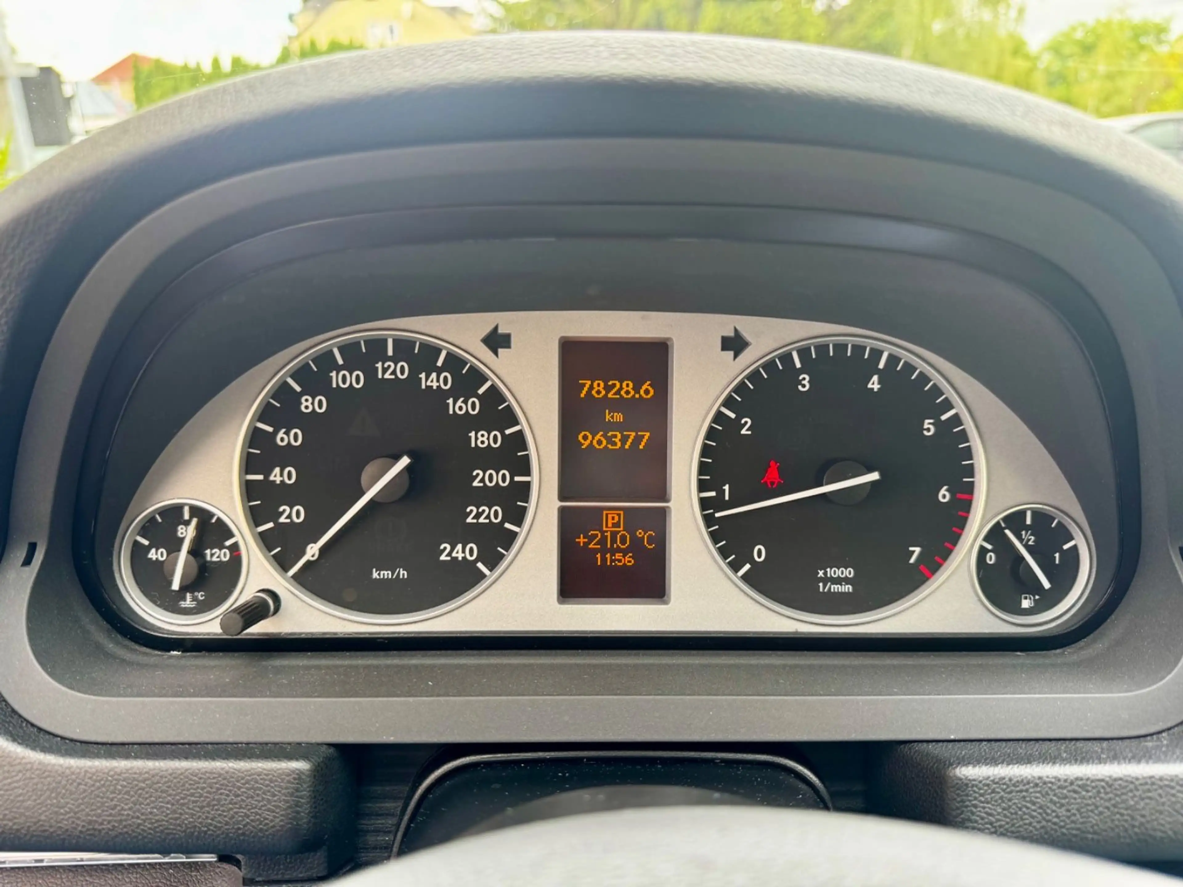 Mercedes-Benz B 180 /AHK/Park Assistent/Teilleder — photo 12
