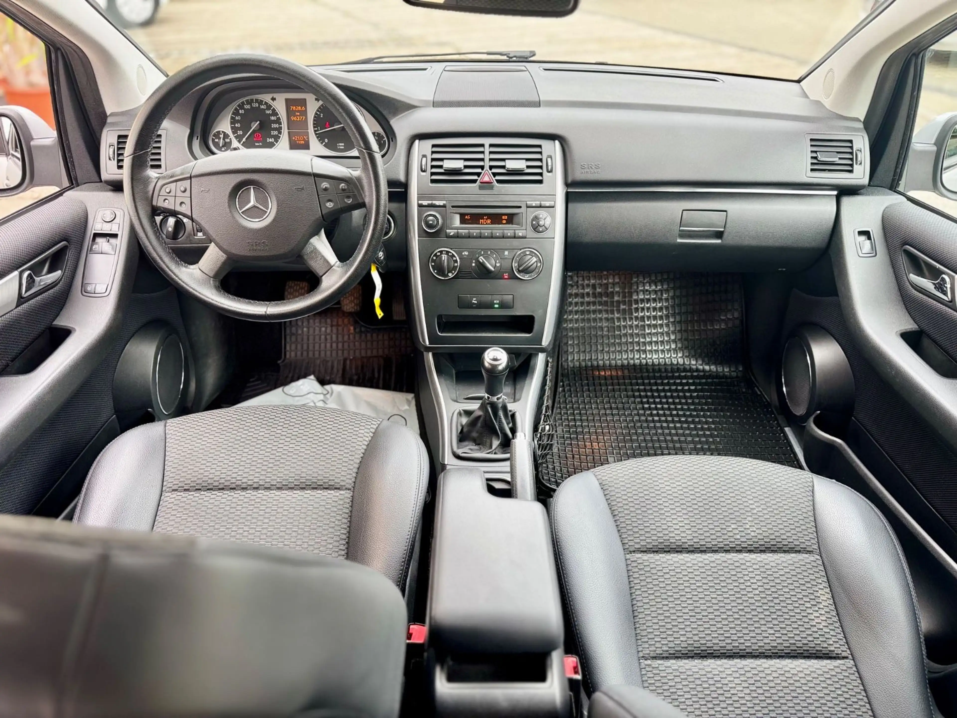 Mercedes-Benz B 180 /AHK/Park Assistent/Teilleder — photo 8