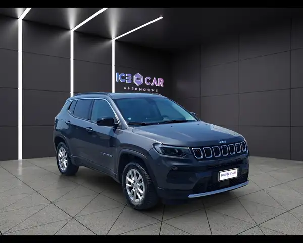 Jeep Compass view 3