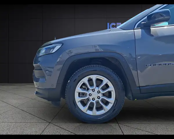 Jeep Compass view 18