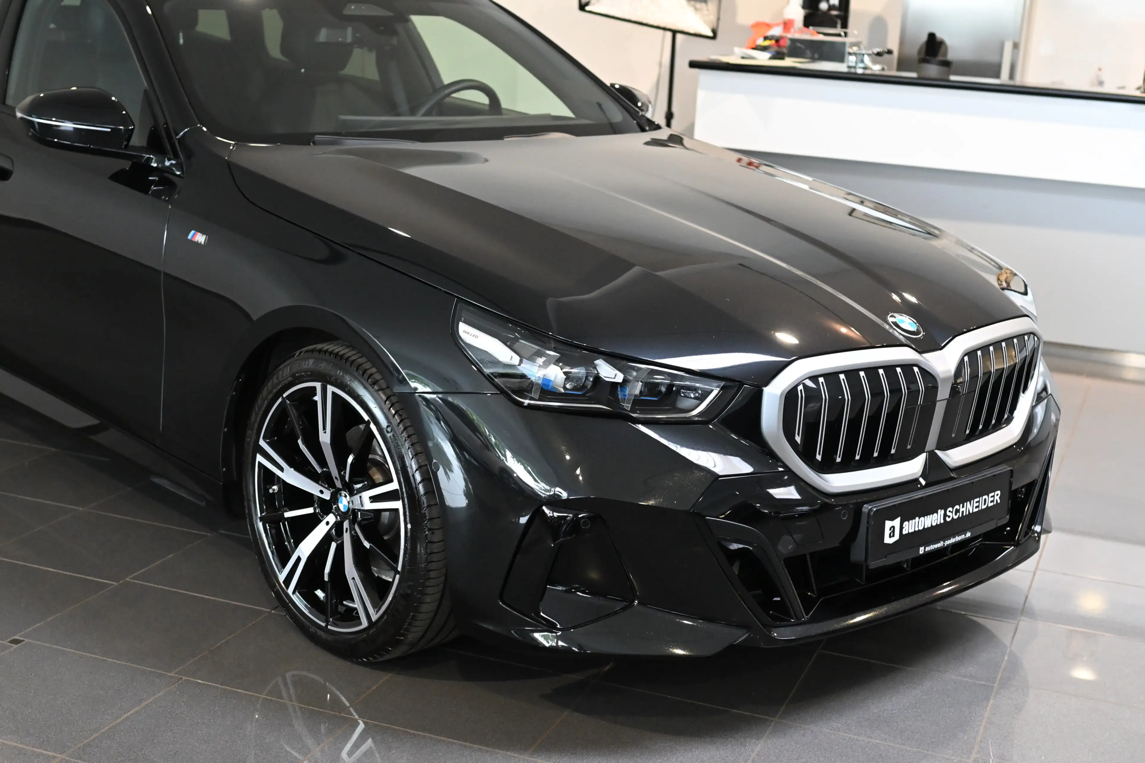 BMW 520 d Touring M Sport AHK ACC HUD H&K StHz 20 — photo 7