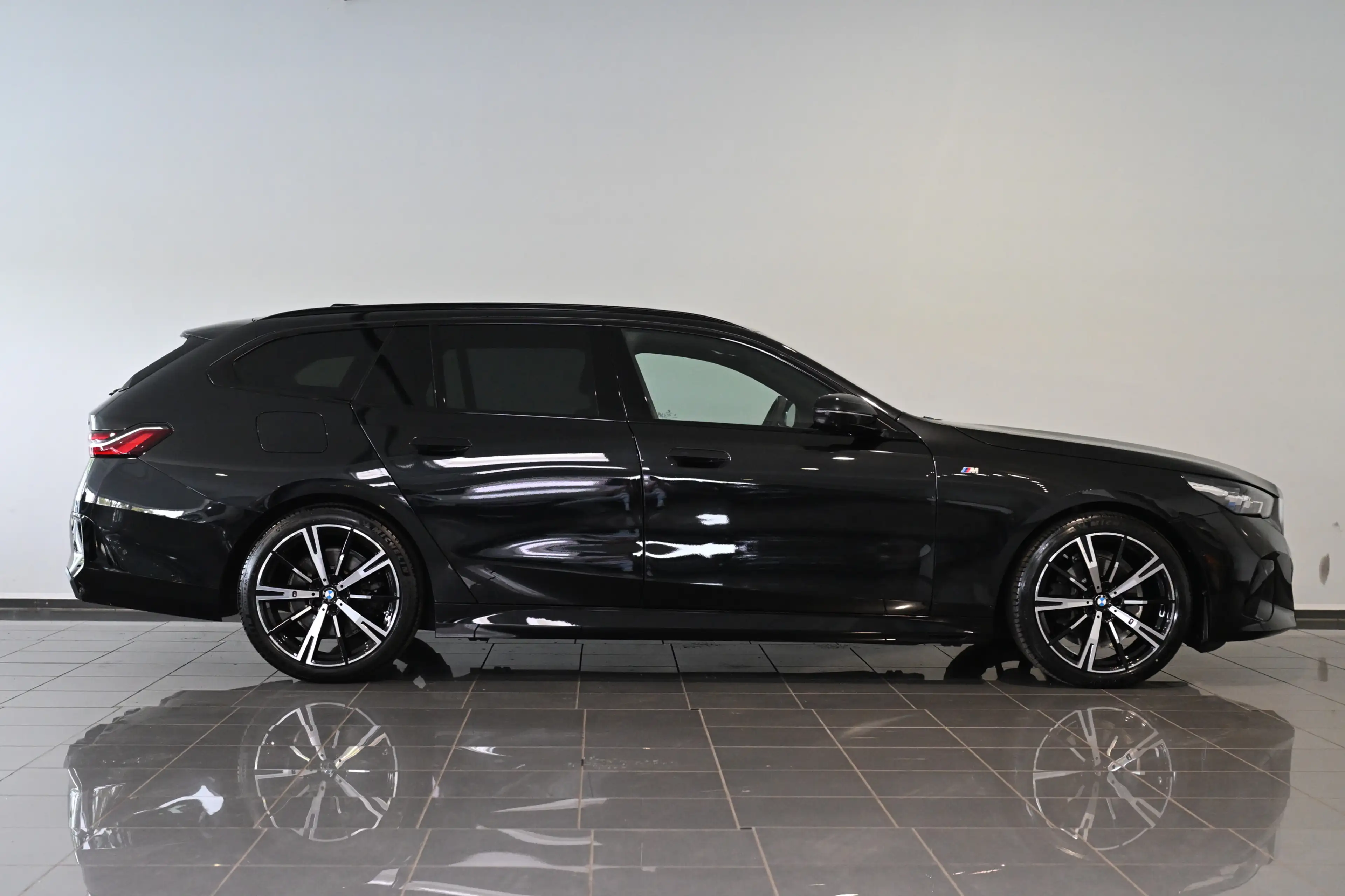BMW 520 d Touring M Sport AHK ACC HUD H&K StHz 20 — photo 4