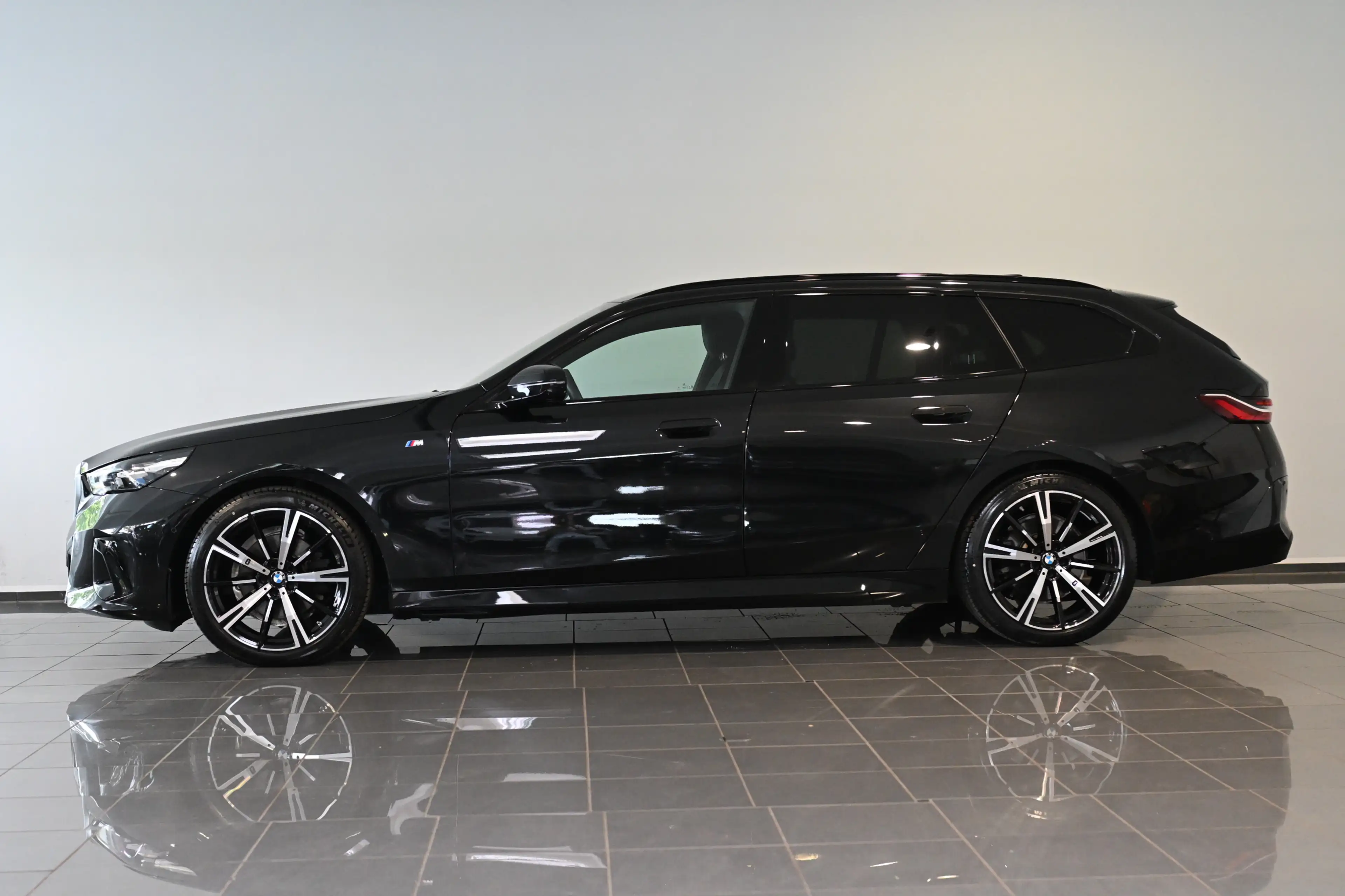 BMW 520 d Touring M Sport AHK ACC HUD H&K StHz 20 — photo 3