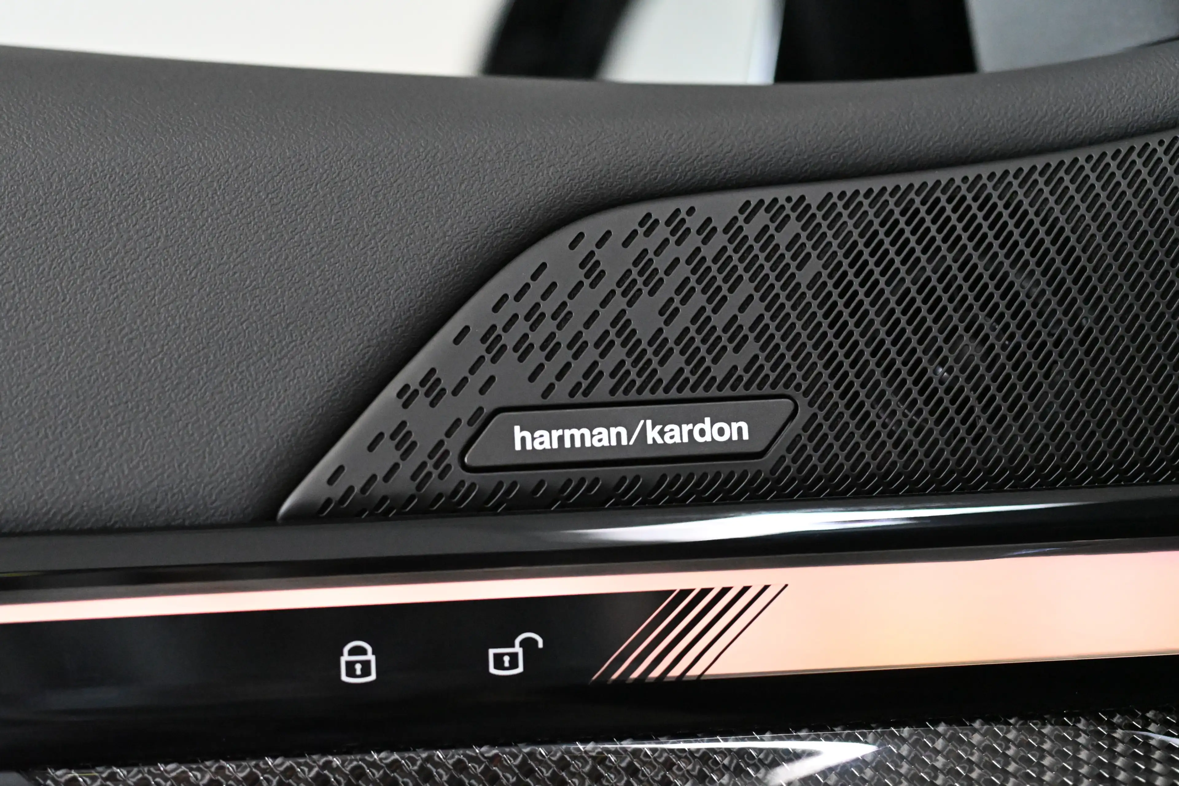 BMW 520 d Touring M Sport AHK ACC HUD H&K StHz 20 — photo 15