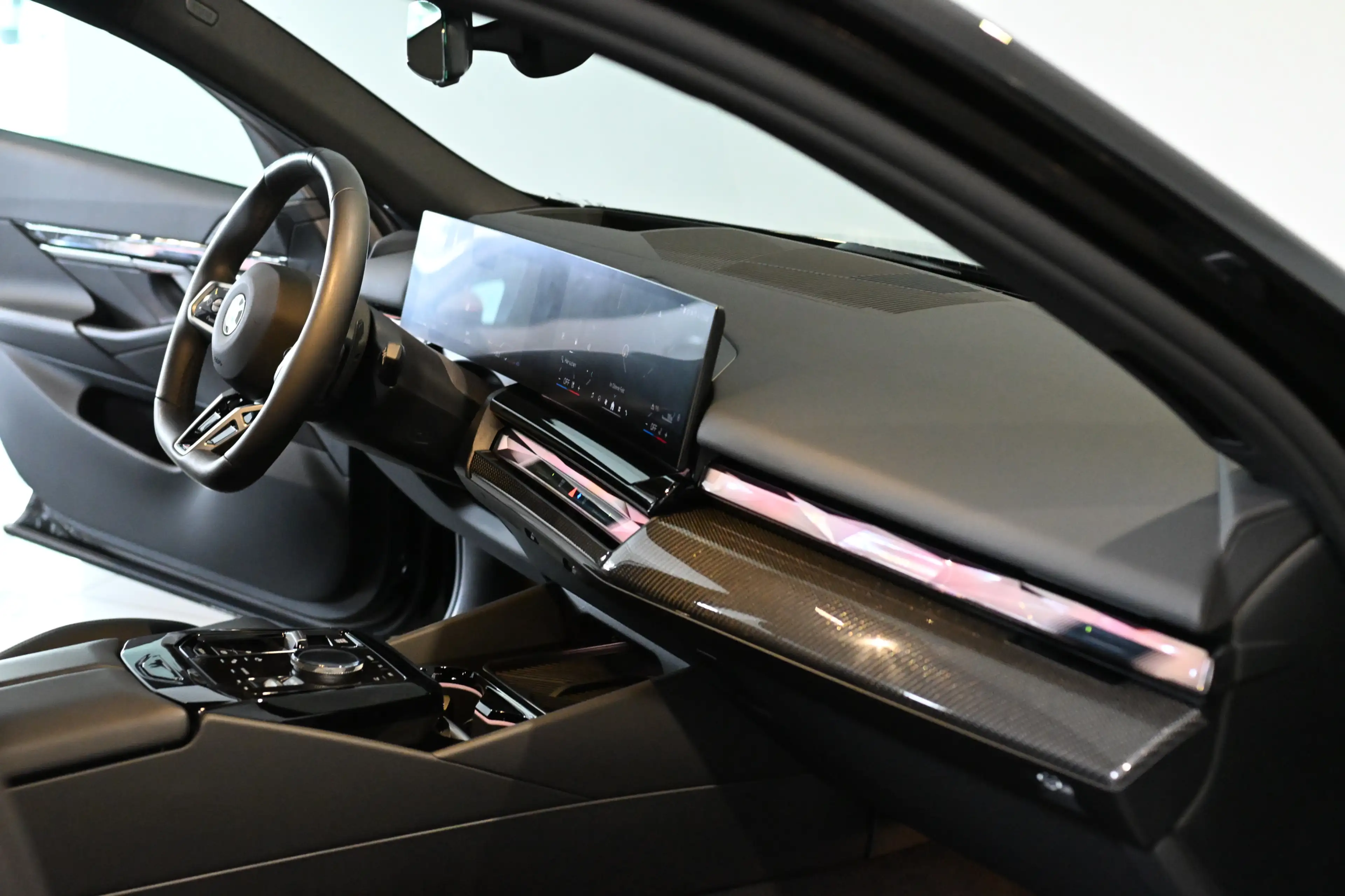 BMW 520 d Touring M Sport AHK ACC HUD H&K StHz 20 — photo 10