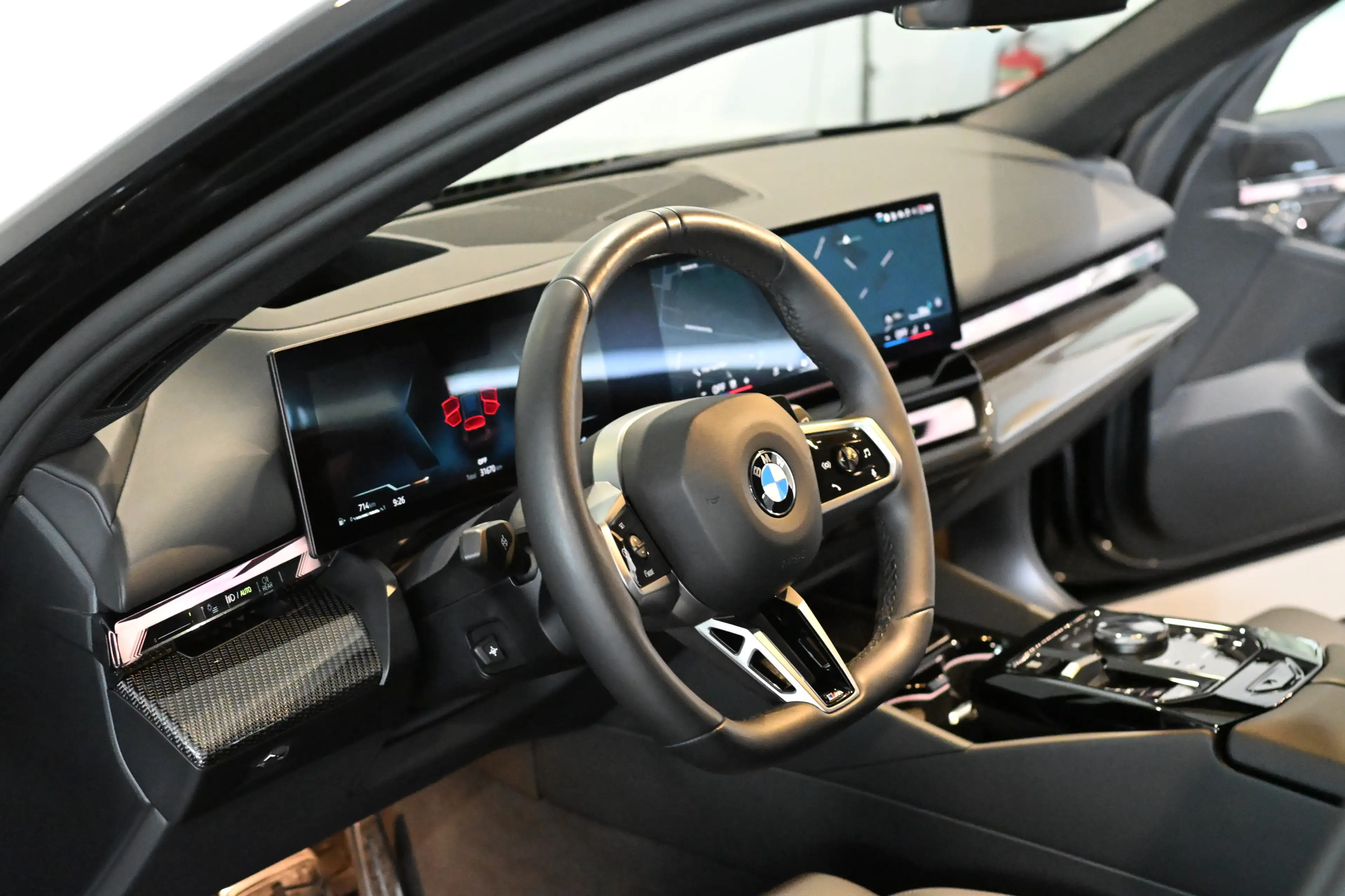 BMW 520 d Touring M Sport AHK ACC HUD H&K StHz 20 — photo 9