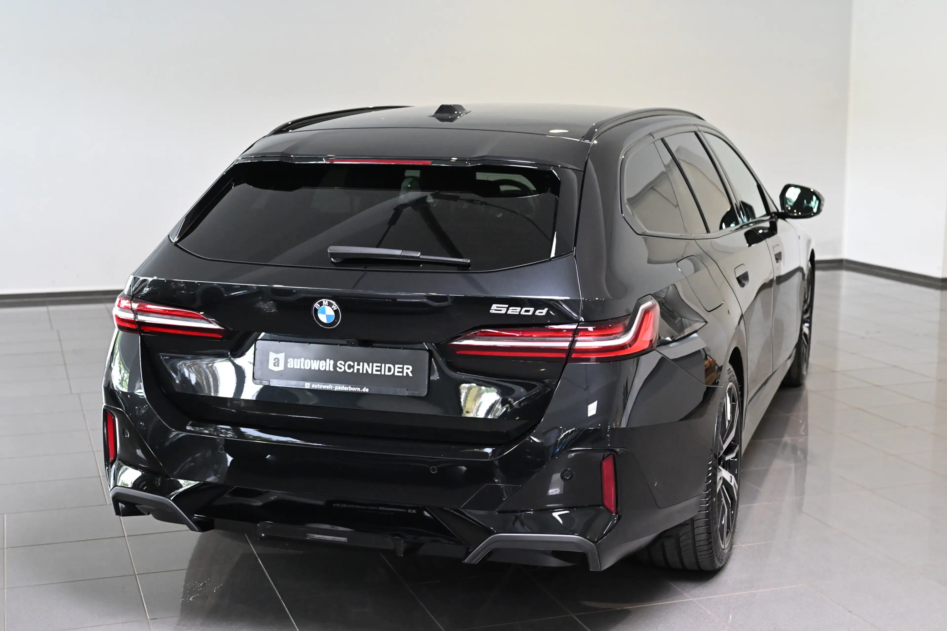 BMW 520 d Touring M Sport AHK ACC HUD H&K StHz 20 — photo 2