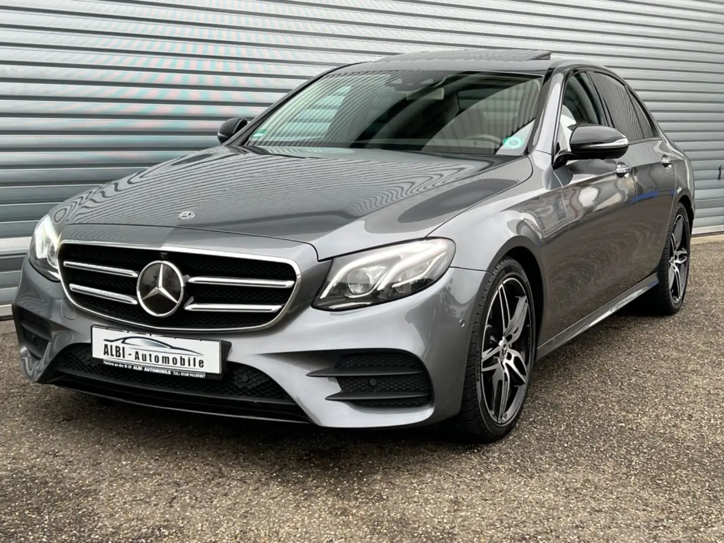 Mercedes-Benz E 350 d - Lim. AMG / MassageSi. / 360 / StandHz. Grau - 1