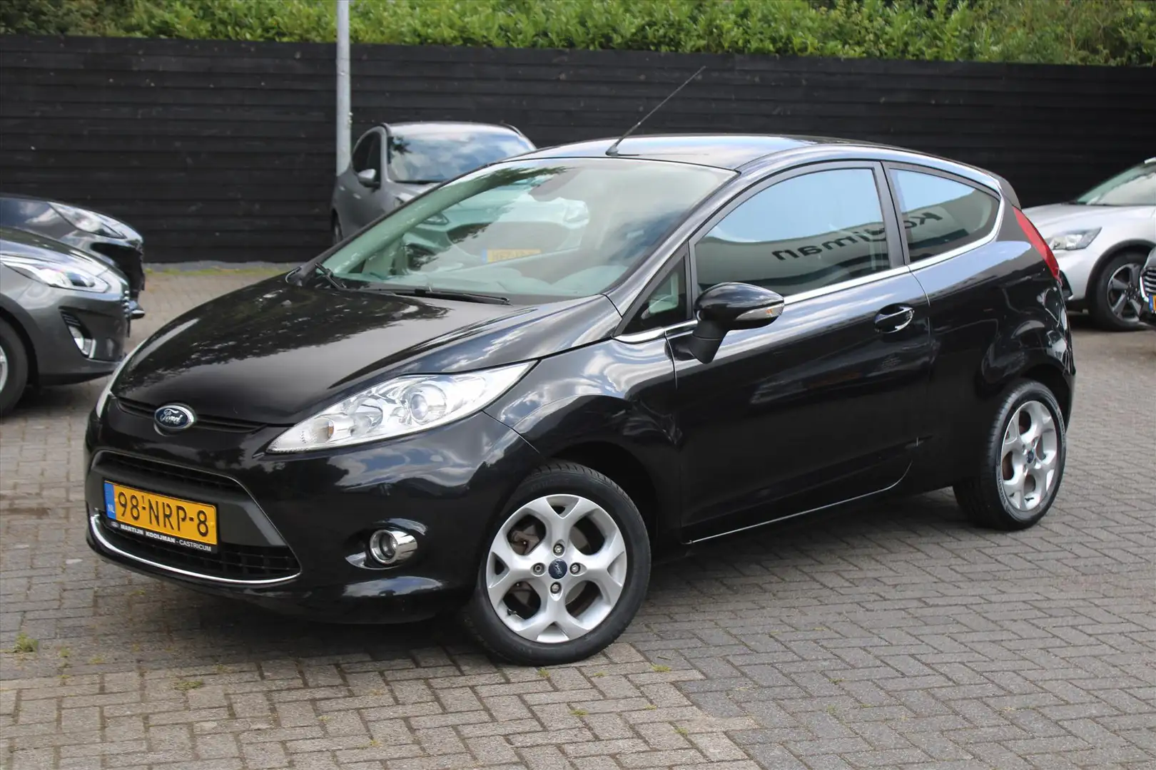 Ford Fiesta 1.25 82pk Titanium 3drs Zwart - 2