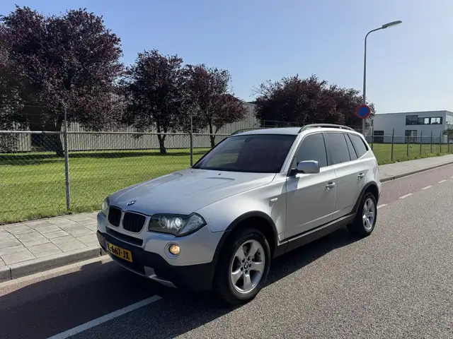 BMW X3 2.0d 4WD/AUT/CLIMA/TREKHAAK/GOED ONDERHOUDEN!