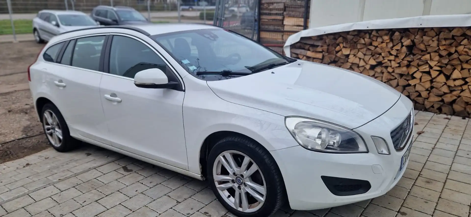 Volvo V60 D4 Weiß - 1