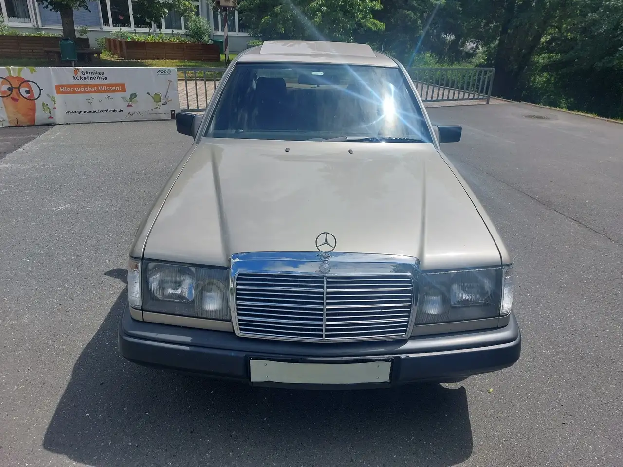 Mercedes-Benz E 260, foto 1