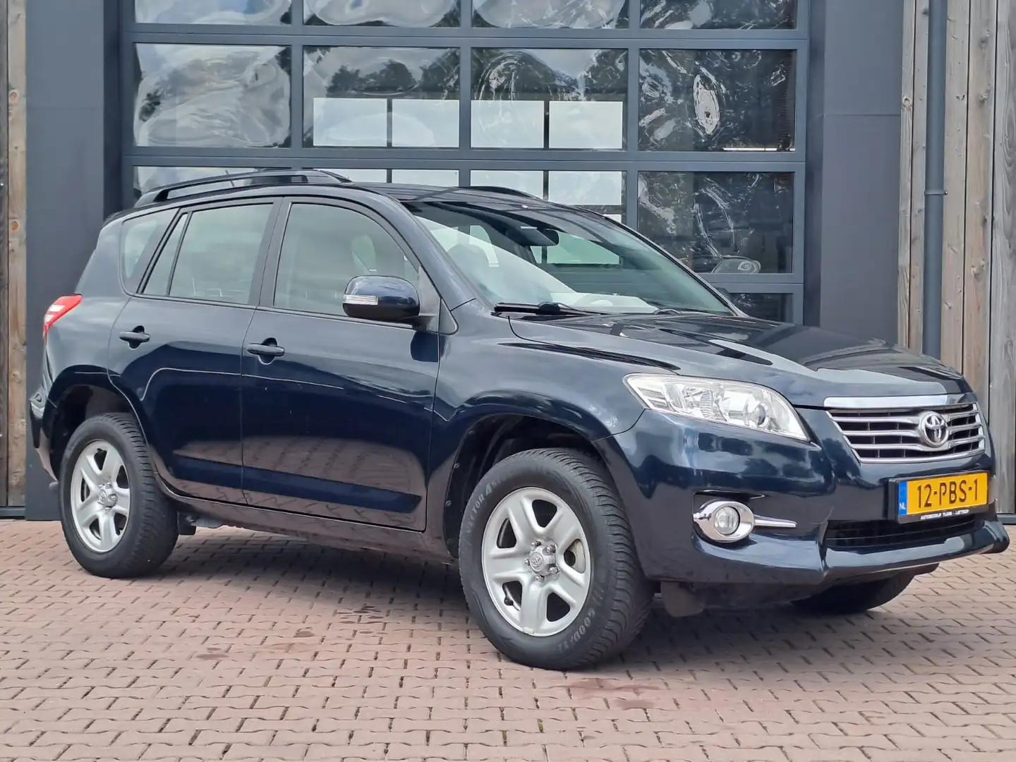 Toyota RAV 4 2.0 VVTi 158PK Comfort 2WD | Airco | Cruise | All- Gris - 2