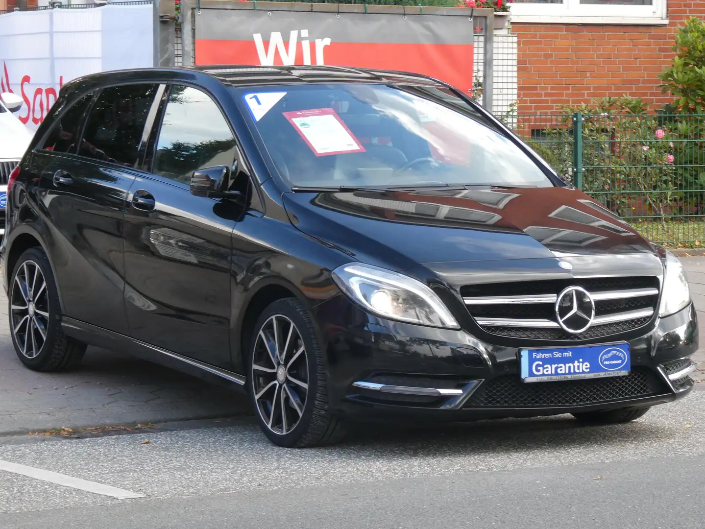 Mercedes-Benz B 180 B 180 (BlueEFFICIENCY) 7G-DCT 1.Hand Schwarz - 1