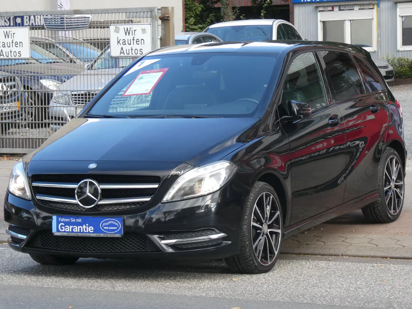 Mercedes-Benz B 180 B 180 (BlueEFFICIENCY) 7G-DCT 1.Hand Schwarz - 2