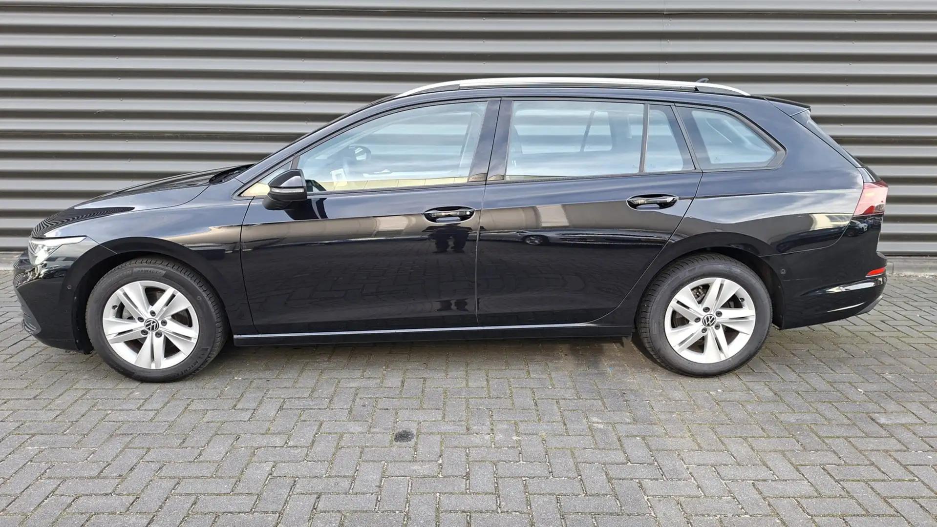 Volkswagen Golf Variant 1.0 TSI Life Business Zwart - 2