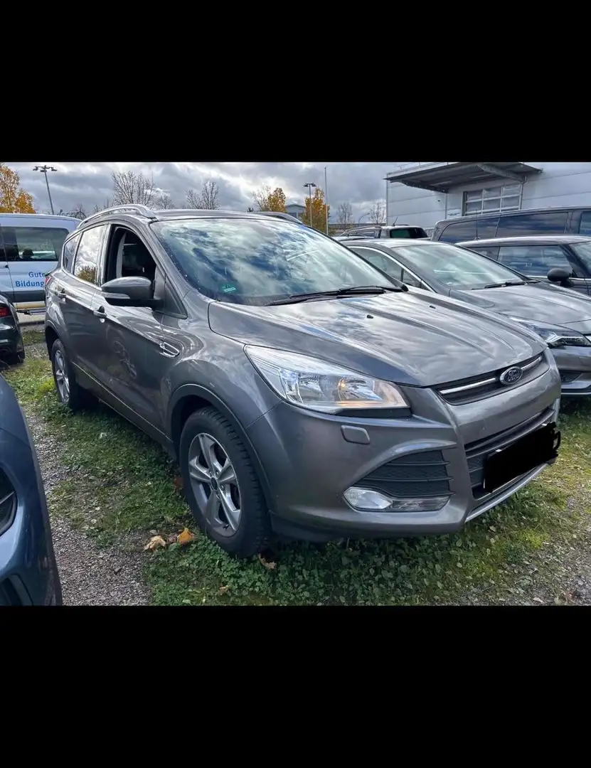 Ford Kuga Trend 2.0 TDCI*SHZ*2.HAND* Grau - 2