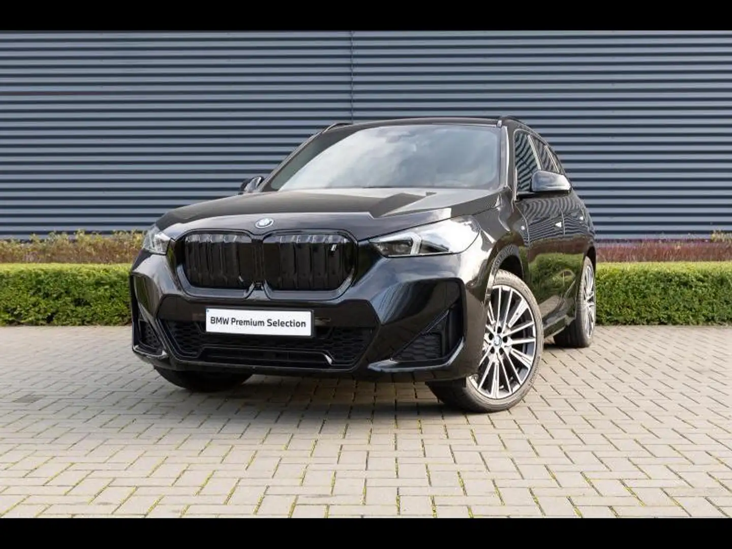 BMW iX1 xDrive30 Noir - 1