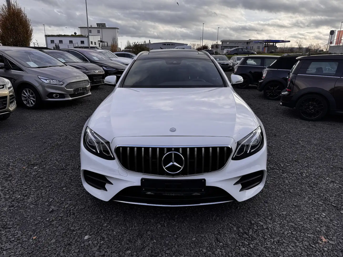 Mercedes-Benz E 220 d AMG Line AHK COMAND SHD RFKA WIDESREEN Blanco - 2