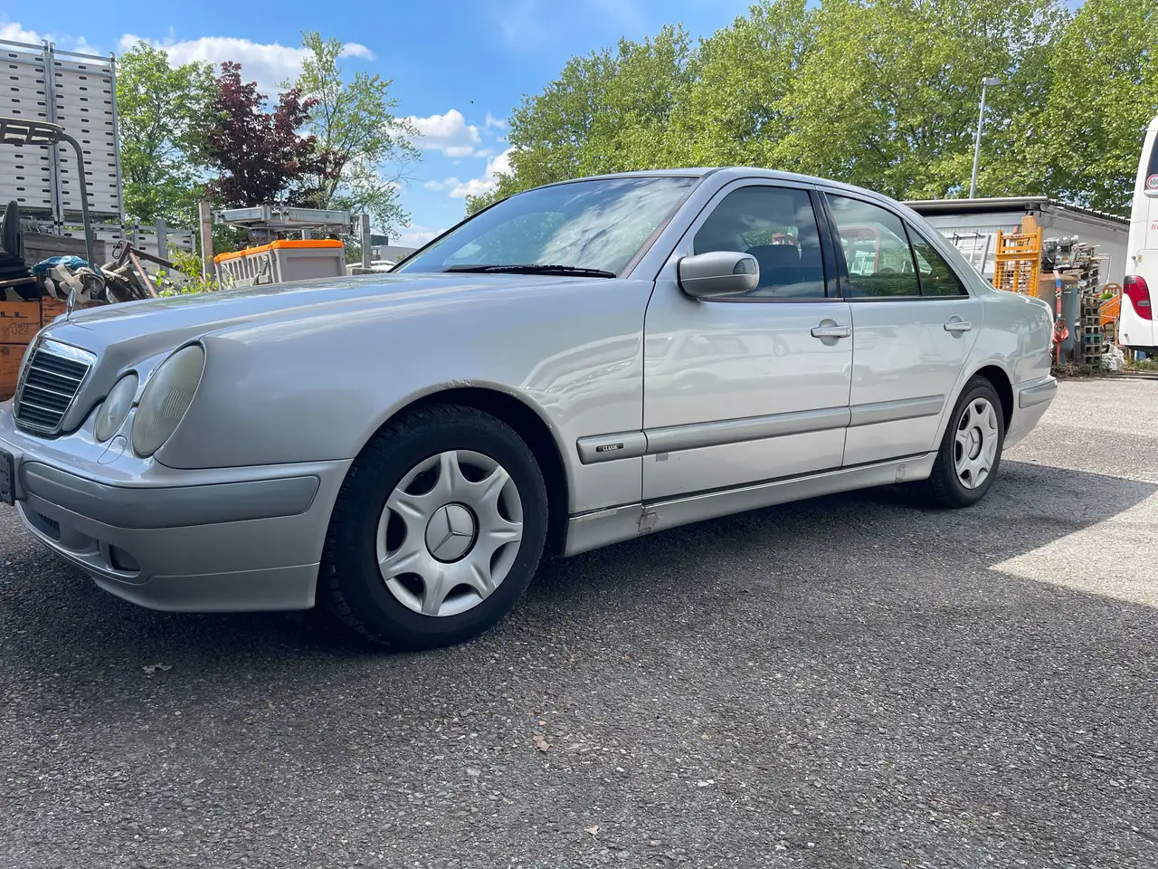 Mercedes-Benz E 240