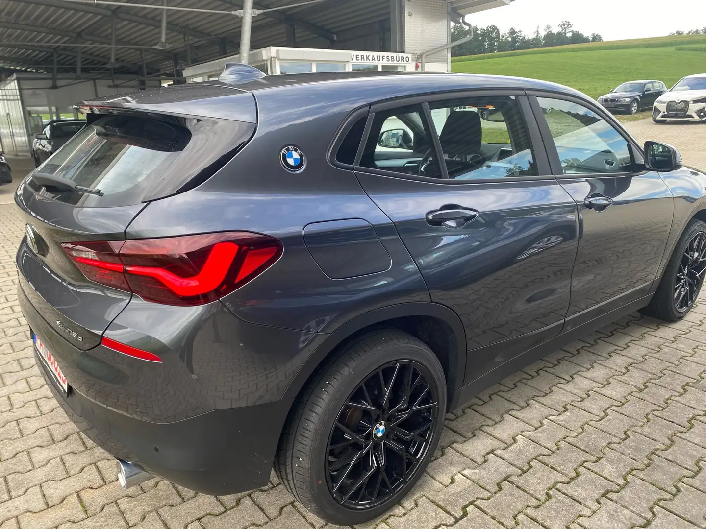 BMW X2 xDrive18d Aut. Grau - 2